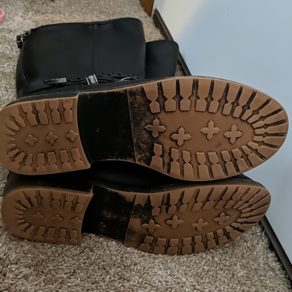 Carrage Distressed Sole Black Boots - Picture 4 of 5